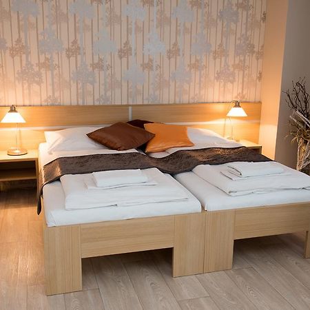 Hotel Imos Břeclav Buitenkant foto