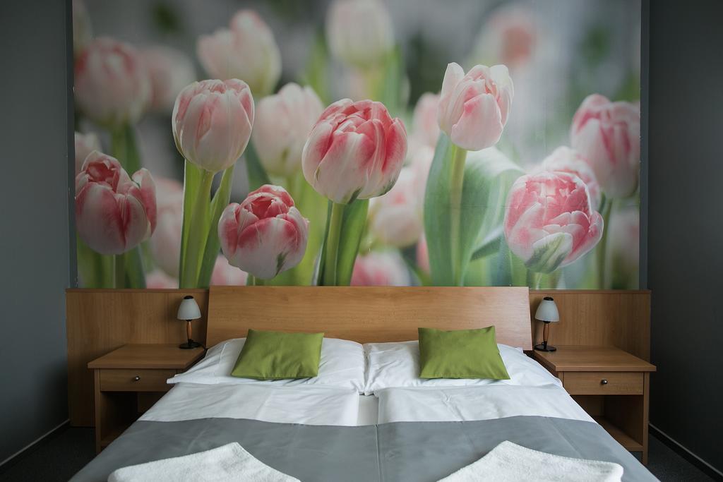 Hotel Imos Břeclav Buitenkant foto