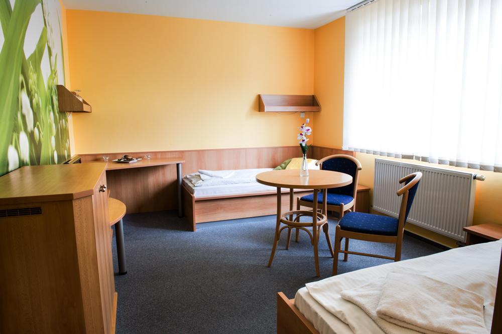 Hotel Imos Břeclav Buitenkant foto