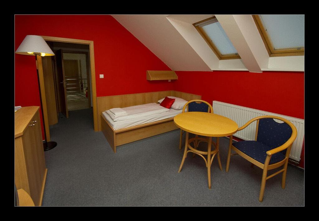 Hotel Imos Břeclav Kamer foto