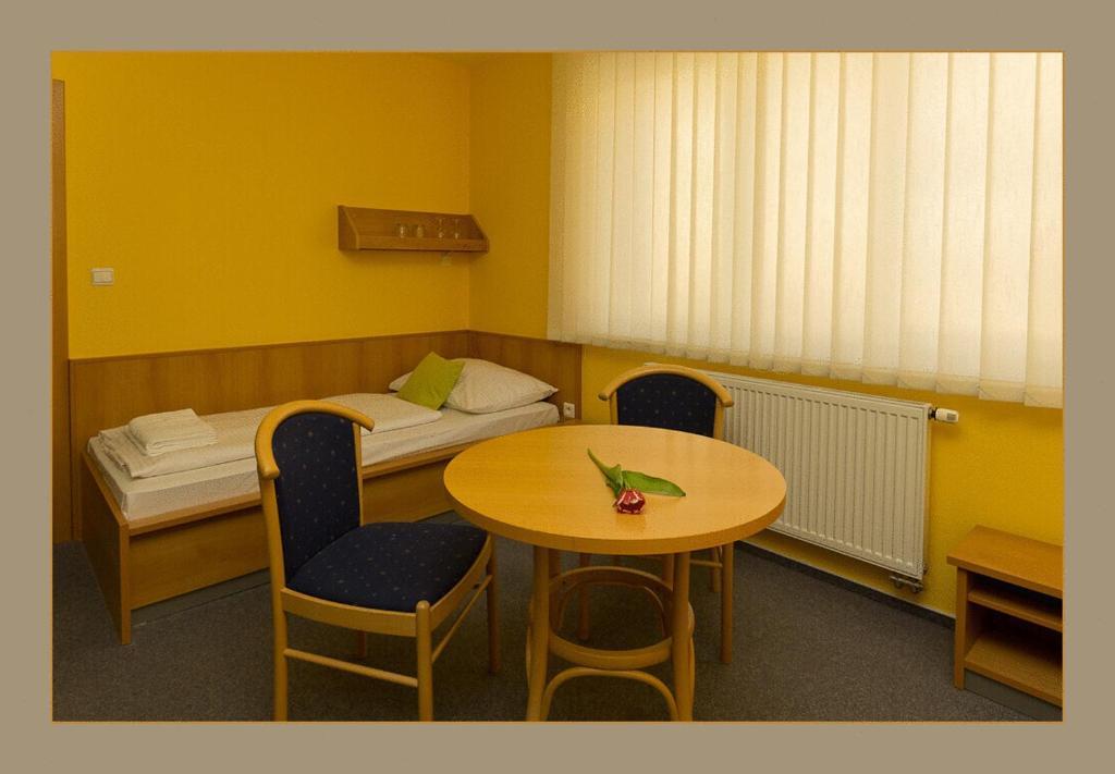 Hotel Imos Břeclav Kamer foto